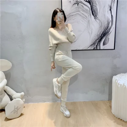 V-neck Knitted Cropped Sweatsuits for Women - Image 10