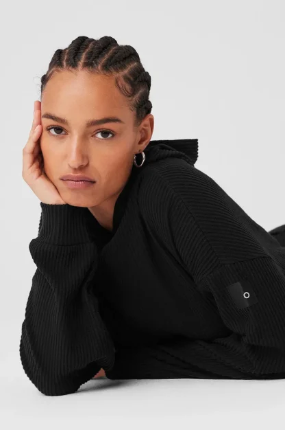 Cropped Sweatsuit with Plain Color Design - Image 15