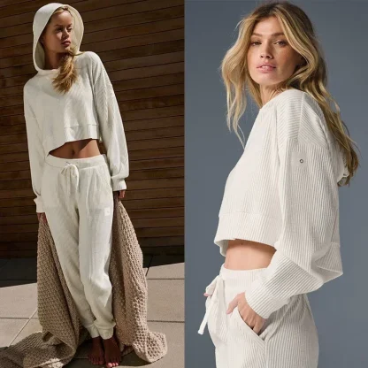 Cropped Sweatsuit with Plain Color Design - Image 2