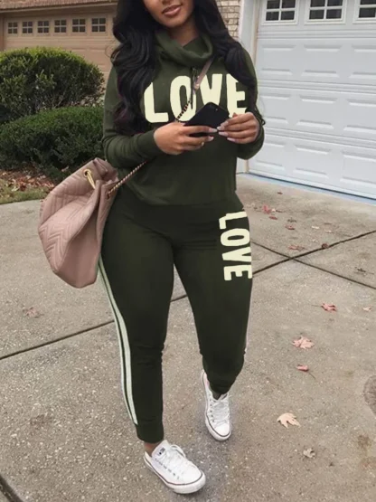 Plus Size Sweatsuit with Love Print - Image 5
