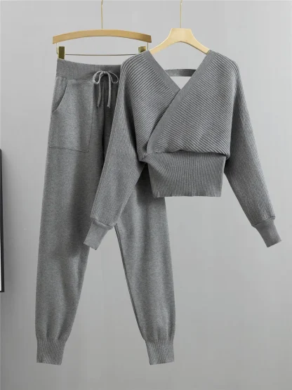 V-neck Knitted Cropped Sweatsuits for Women - Image 3