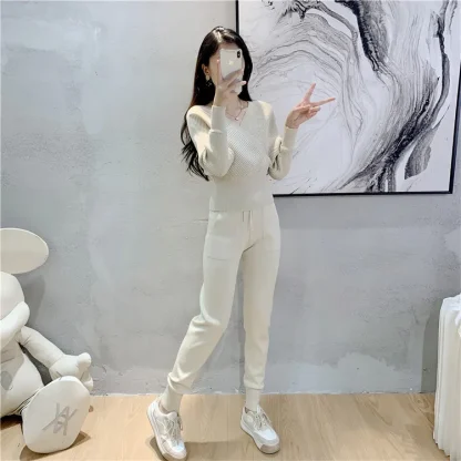 V-neck Knitted Cropped Sweatsuits for Women - Image 8