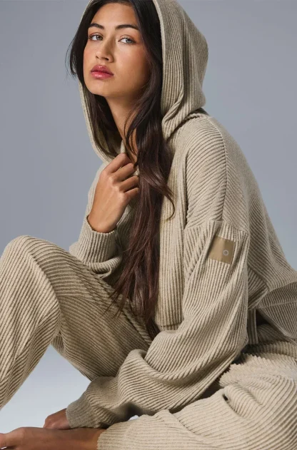 Cropped Sweatsuit with Plain Color Design - Image 7