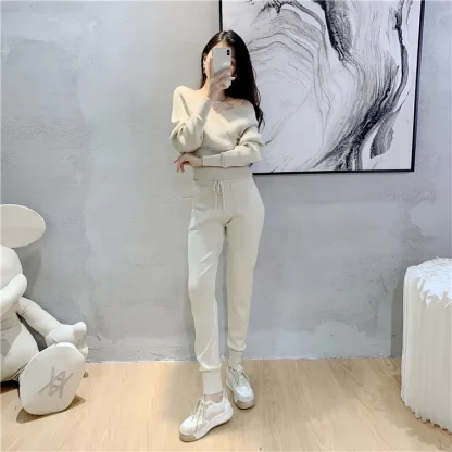 V-neck Knitted Cropped Sweatsuits for Women - Image 7