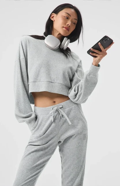 Cropped Sweatsuit with Plain Color Design - Image 9