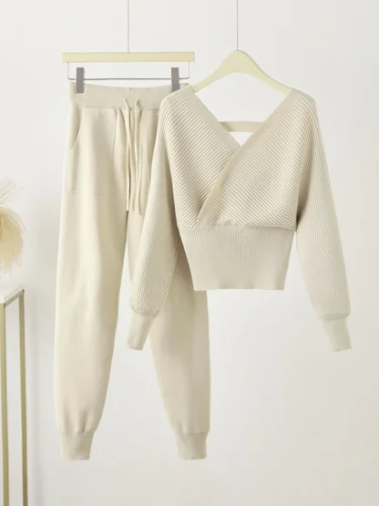 V-neck Knitted Cropped Sweatsuits for Women - Image 4